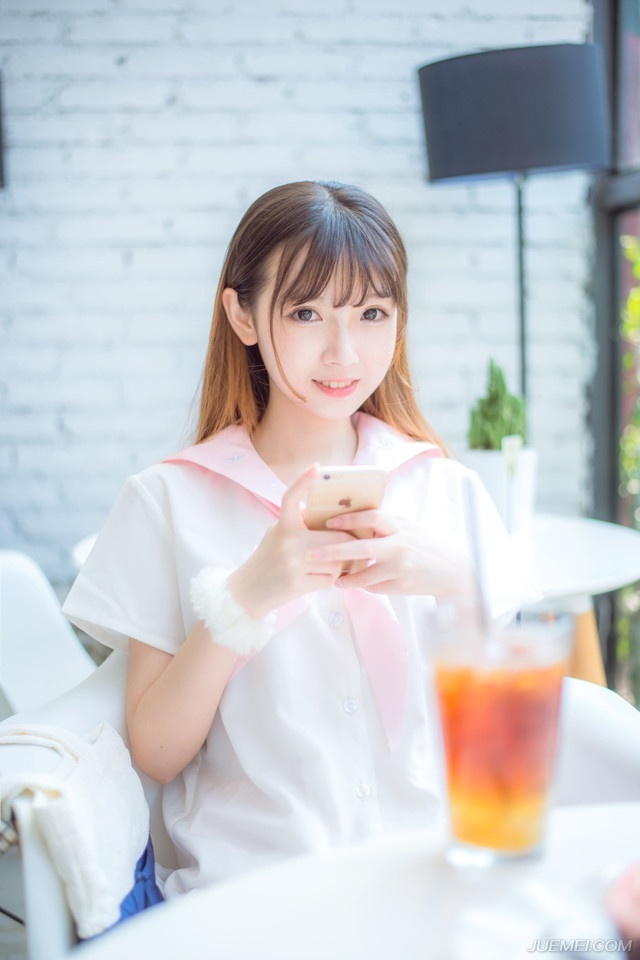 “守户之犬，自毁长城，这么说来周瑜是被孙权逼死的。”对于孙权，吕布并不是太看得起，虽然跟孙策比起来，他更像一个皇帝，但也是守城之主。